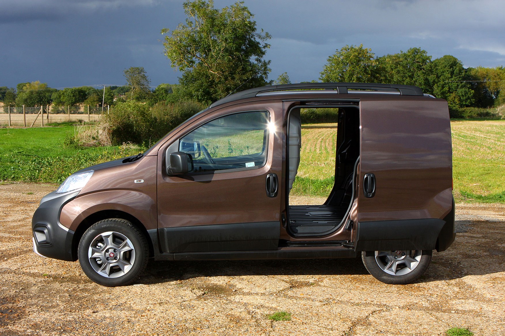 Fiat Fiorino review - side view, brown, sliding doors open