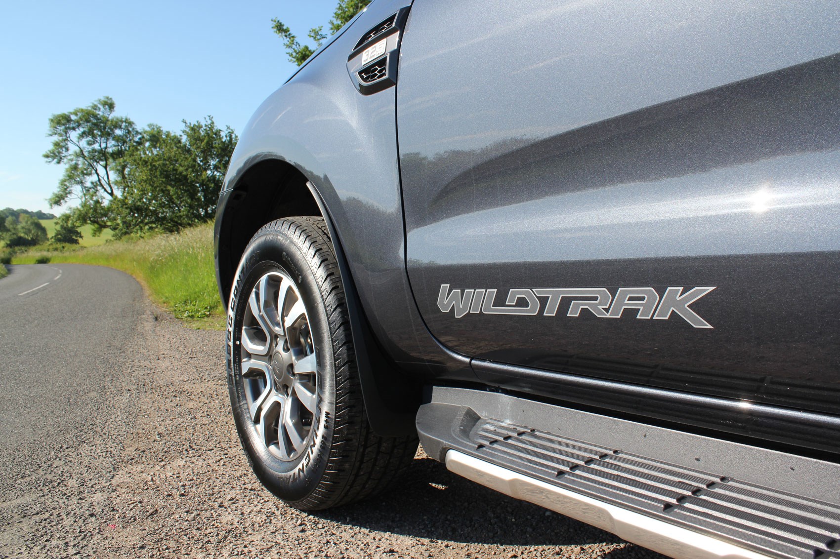 Ford Ranger Wildtrak Euro 6 review - dark grey, side graphics