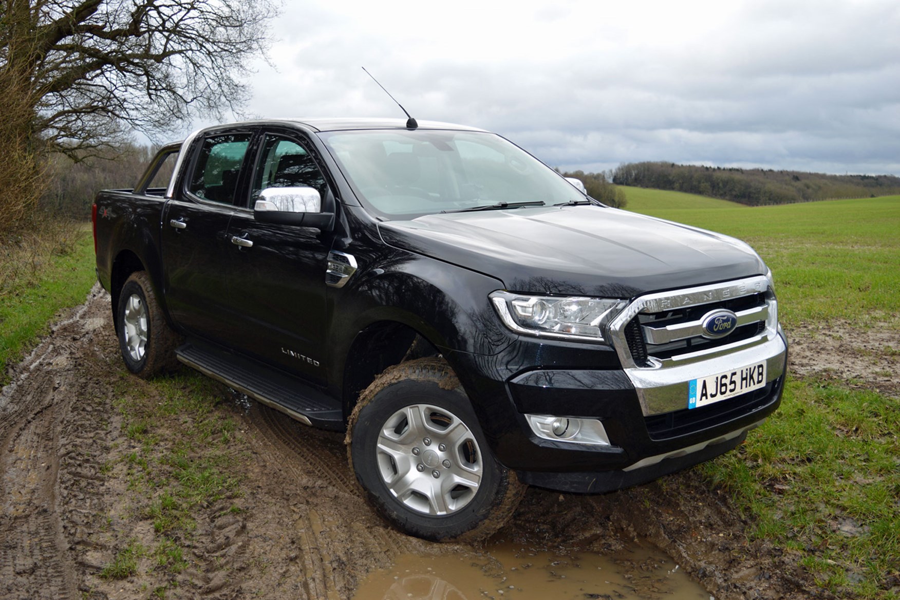 Ford Ranger Limited 3.2 Euro 5 review - front view, black, on mud