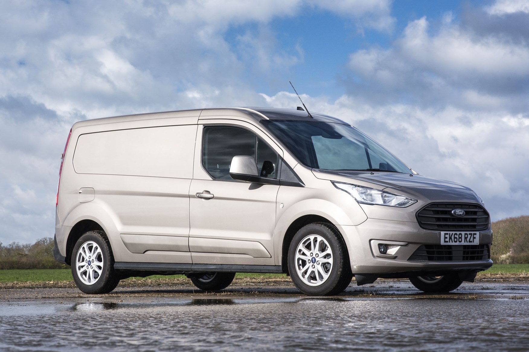 Ford Transit Connect review - 2018 facelift, L2 long-wheelbase, front view, gold