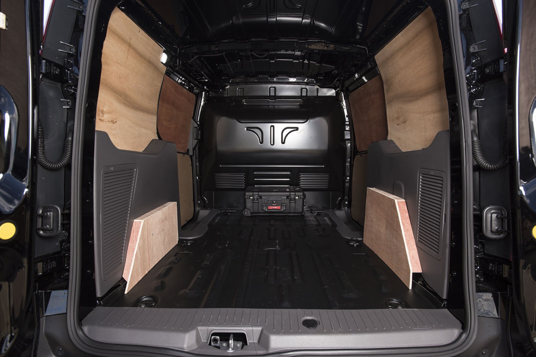 Ford Transit Connect automatic review - load area, 2019