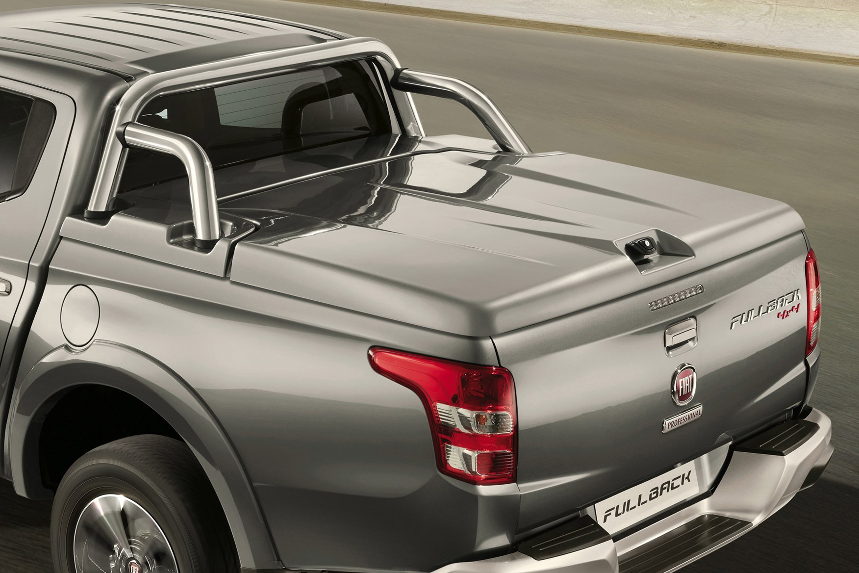 Fiat Fullback full review on Parkers Vans - load area cover