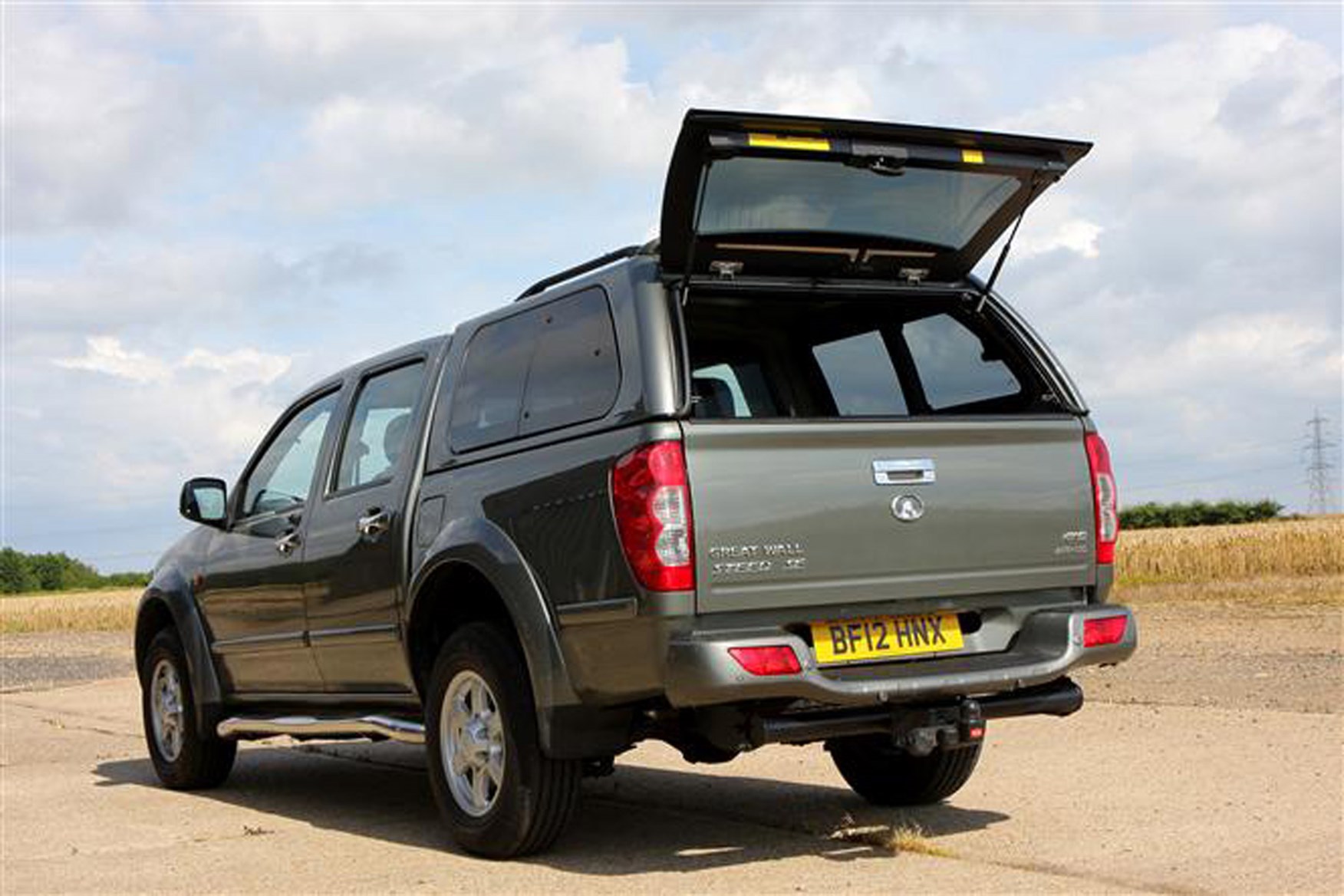 Great Wall Steed full review on Parkers Vans - load area access