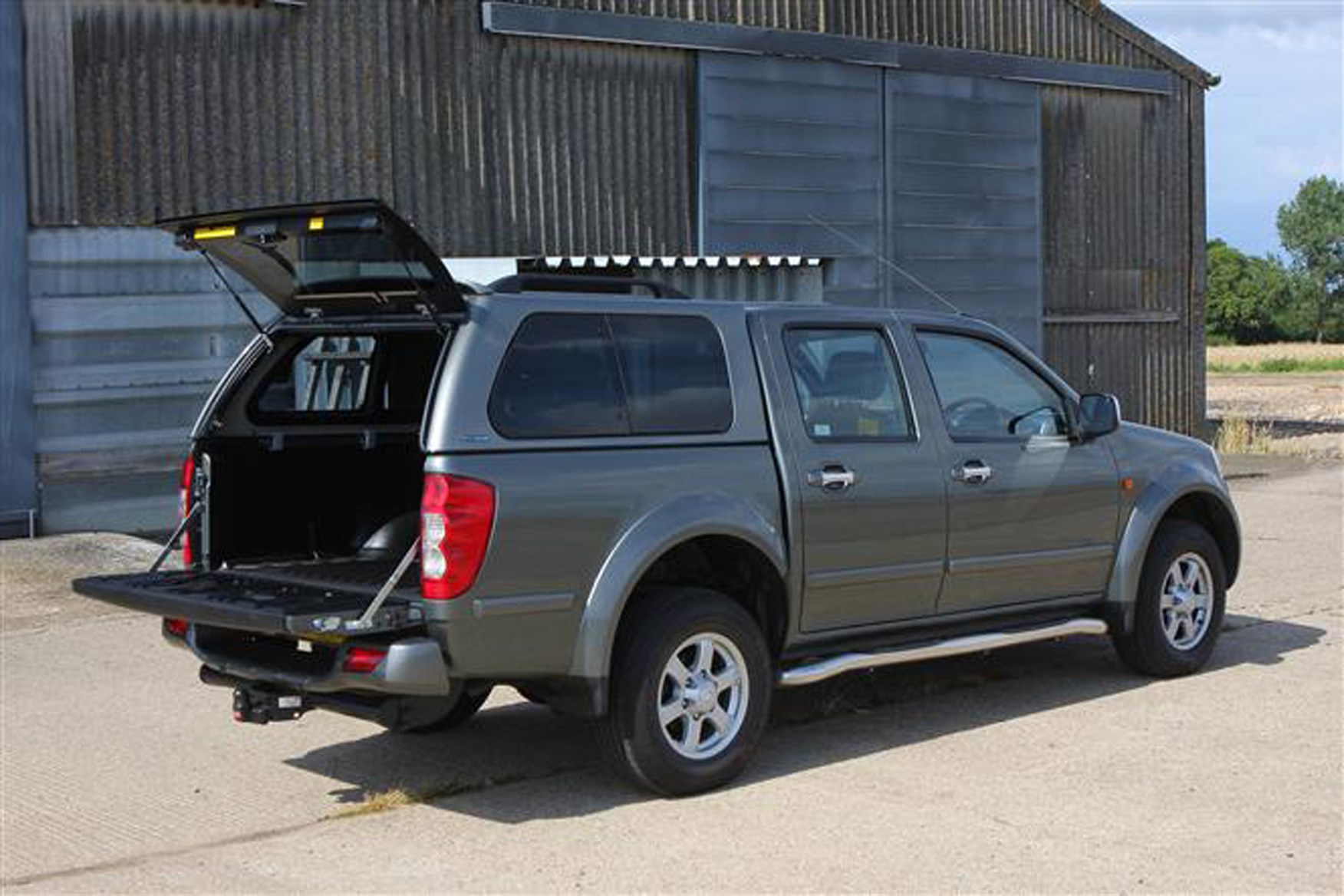 Great Wall Steed full review on Parkers Vans - load area capacity