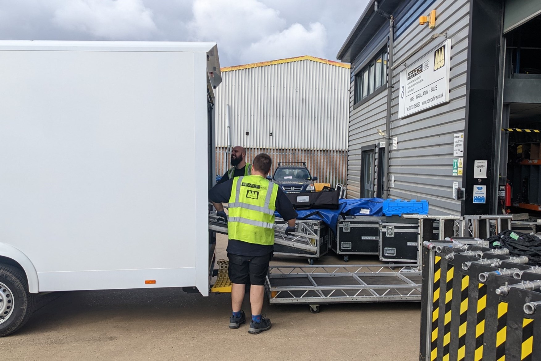 Ford Transit low floor Luton - loading