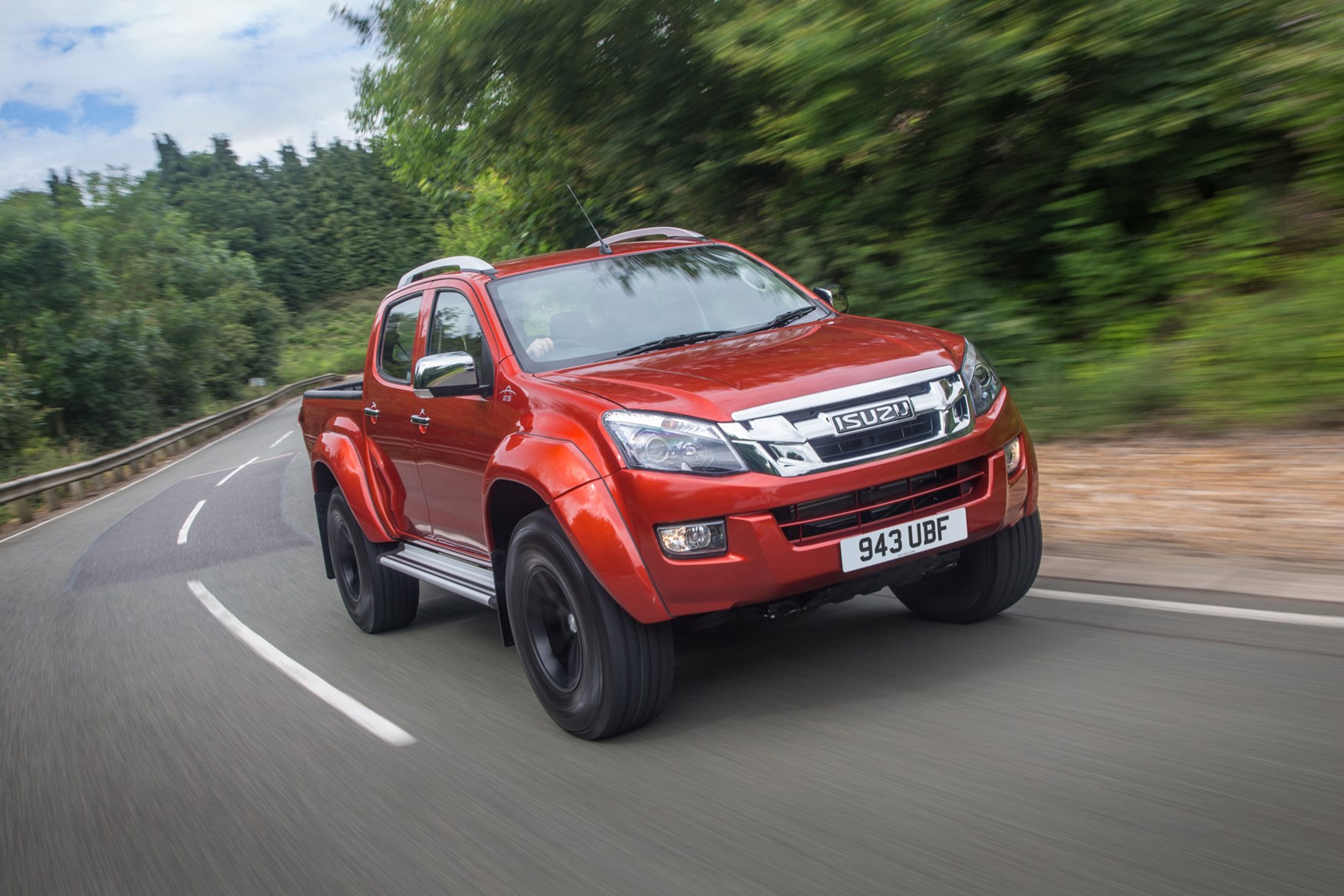 Isuzu D-Max full review on Parkers Vans - AT35 variant exterior