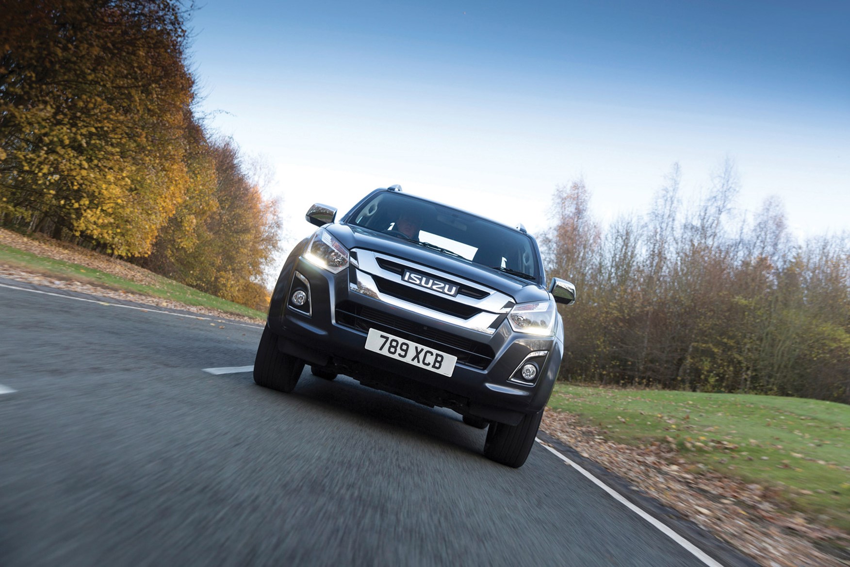 Isuzu D-Max full review on Parkers Vans - front