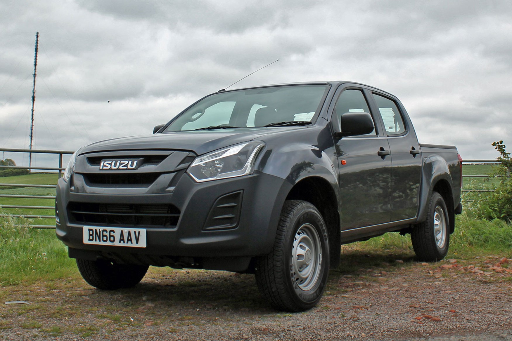 Isuzu D-Max Utility 1.9 review - front view, grey