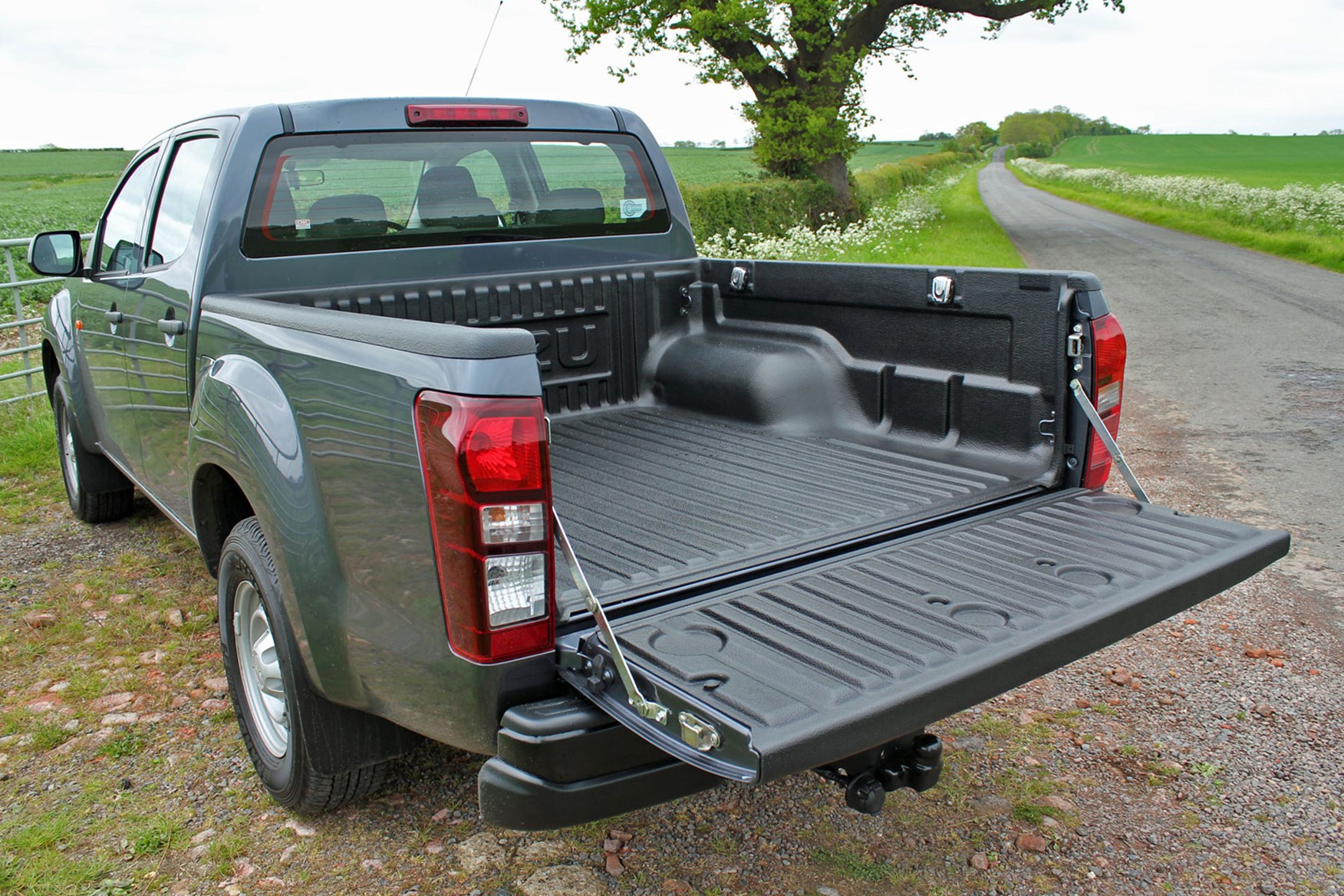 Isuzu D-Max Utility 1.9 review - load area