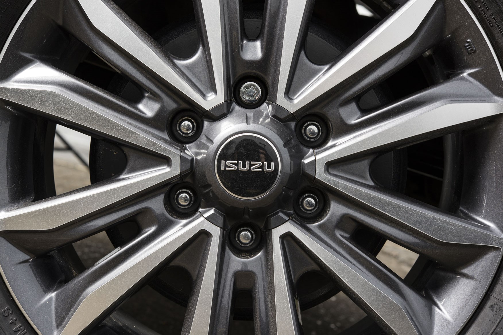Isuzu D-Max V-Cross review - bespoke alloy wheel