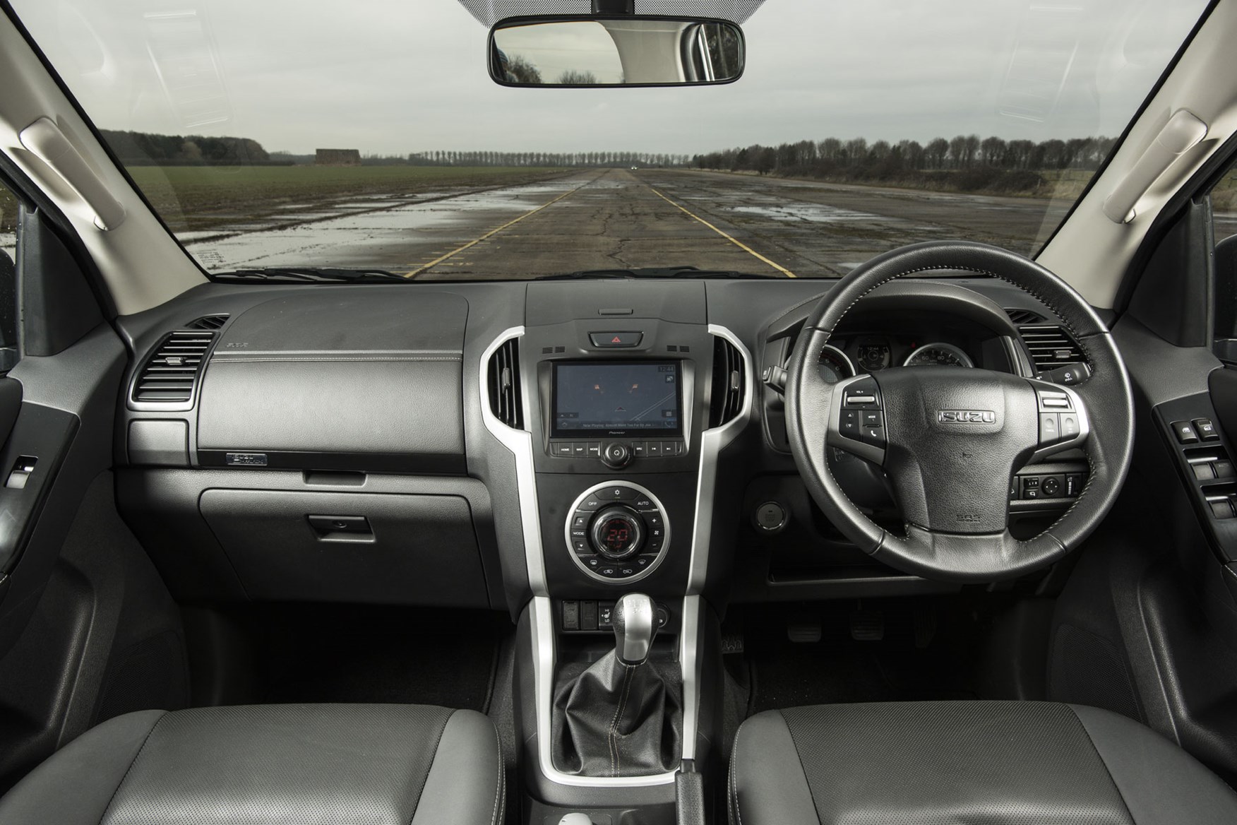 Isuzu D-Max V-Cross review - cab interior