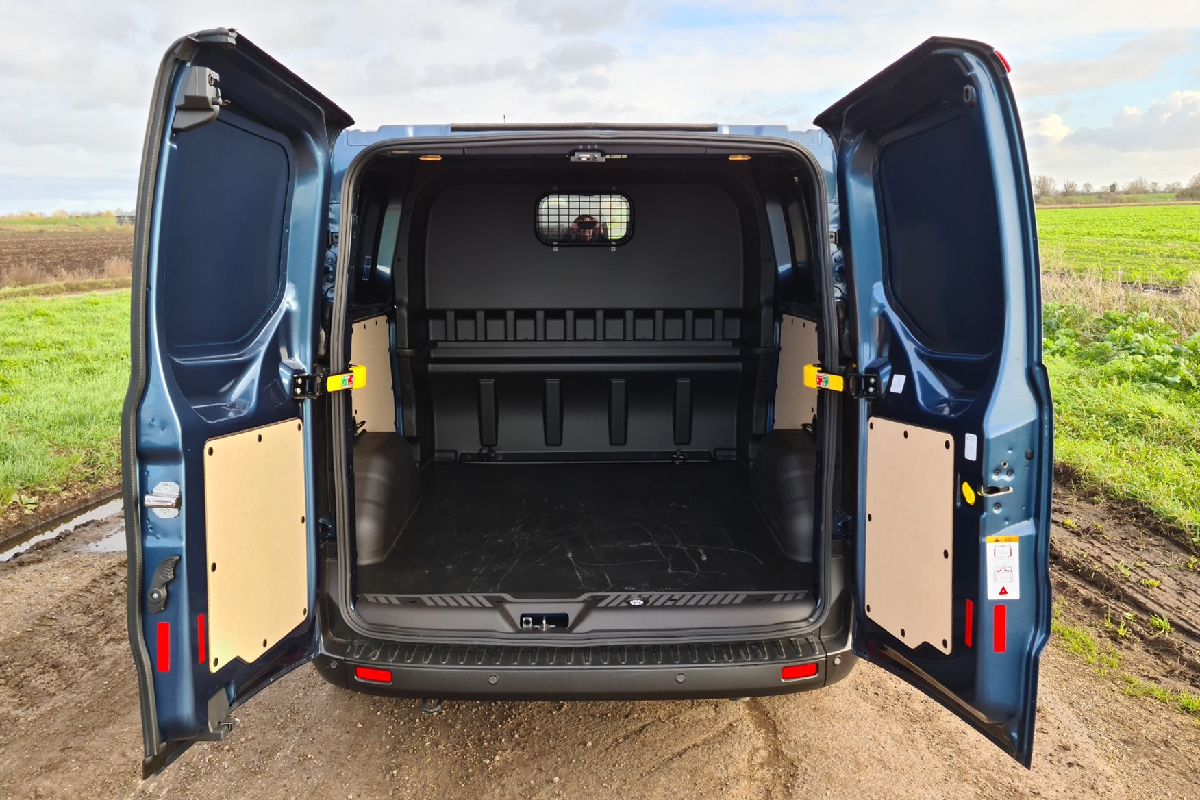 Ford Transit Custom Trail review, L2, DCiV, 2020, load area