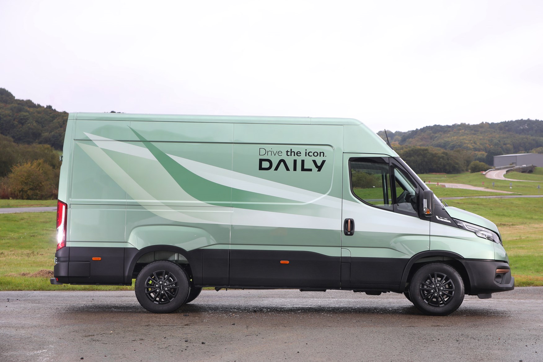 Iveco Daily review - MY24, side, green