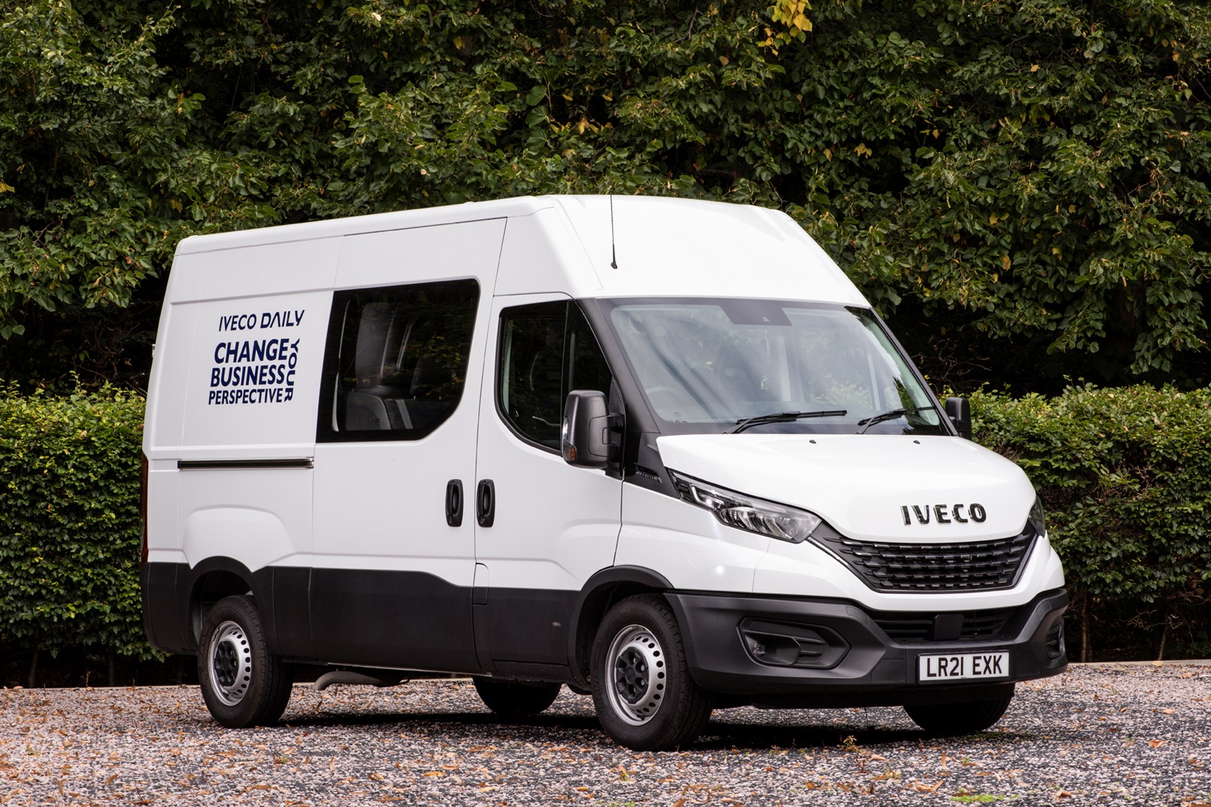 2021 Iveco Daily 3.5t CrewVan front 3/4