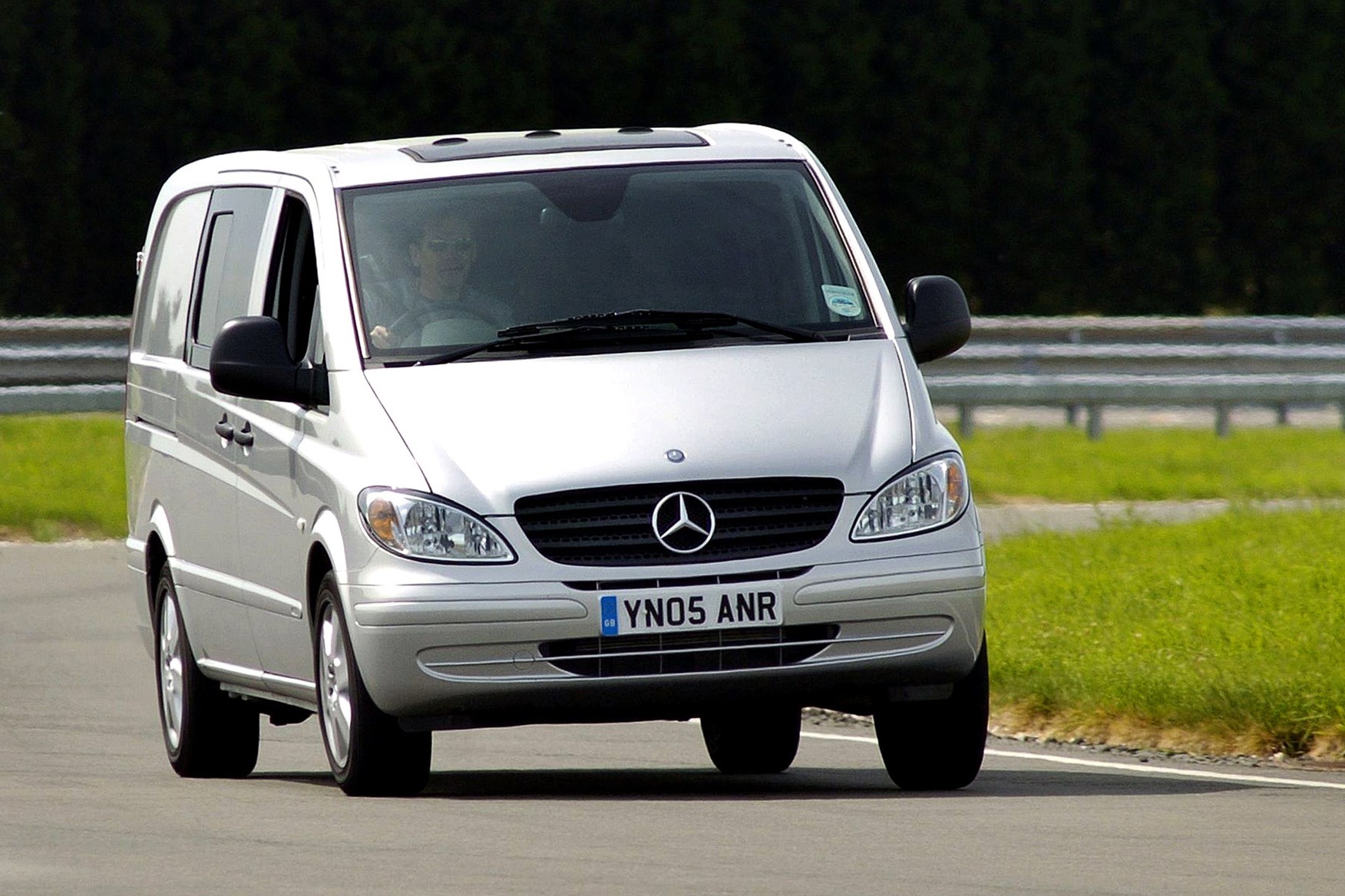 Mercedes-Benz Vito 2003-2014 review on Parkers Vans - front exterior