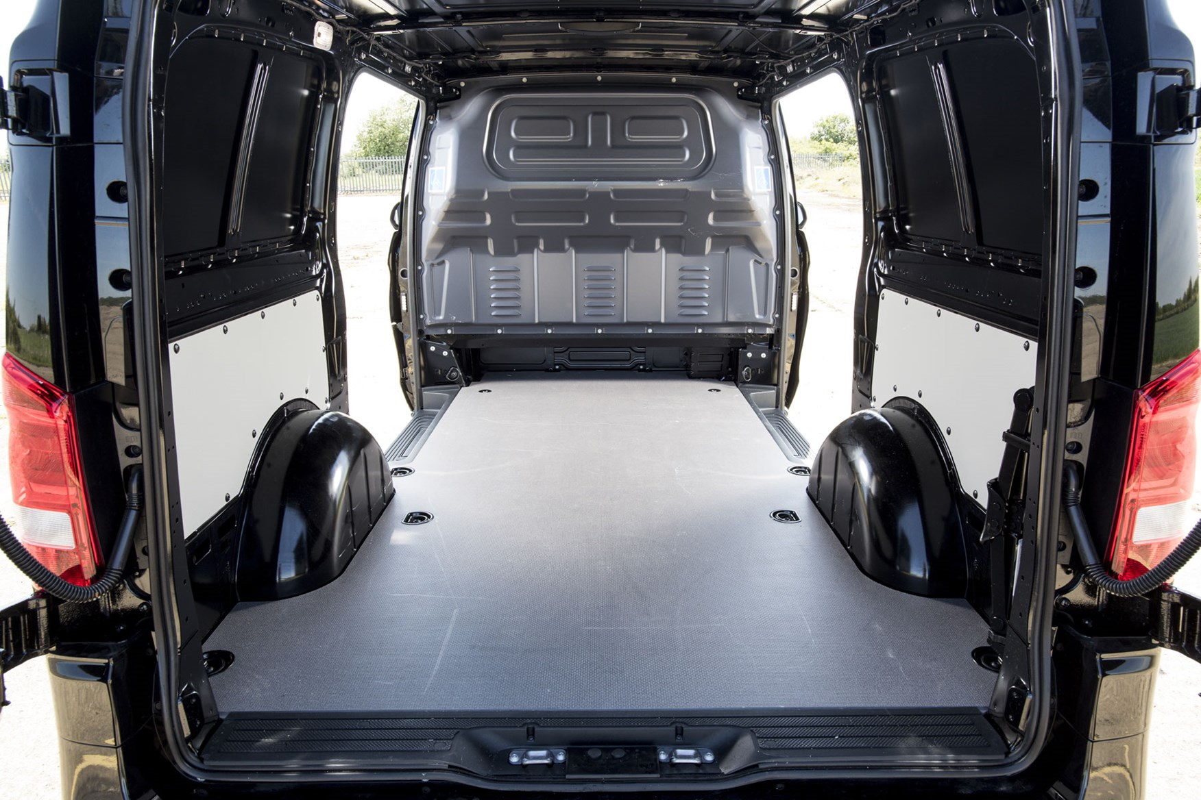 Mercedes Vito Premium review - load area