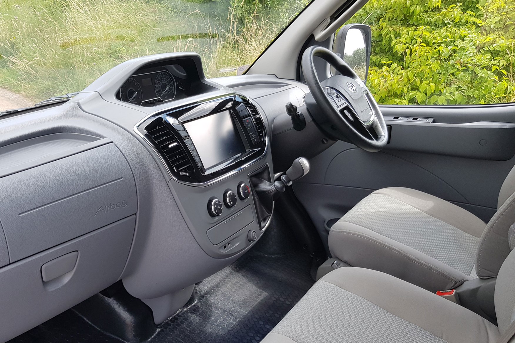 LDV V80 review - 2019 facelift cab interior, touchscreen infotainment media system