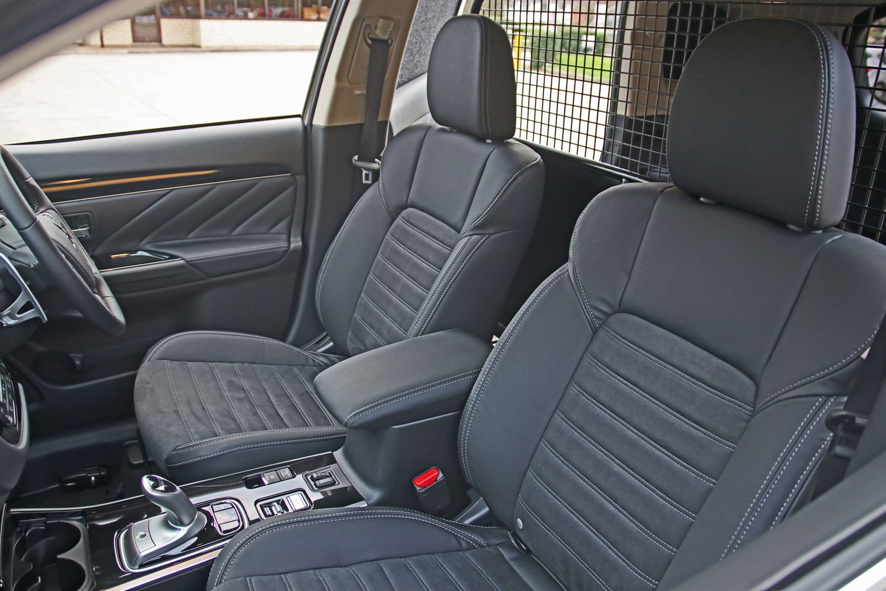 Mitsubishi Outlander Commercial 4x4 van review - seats