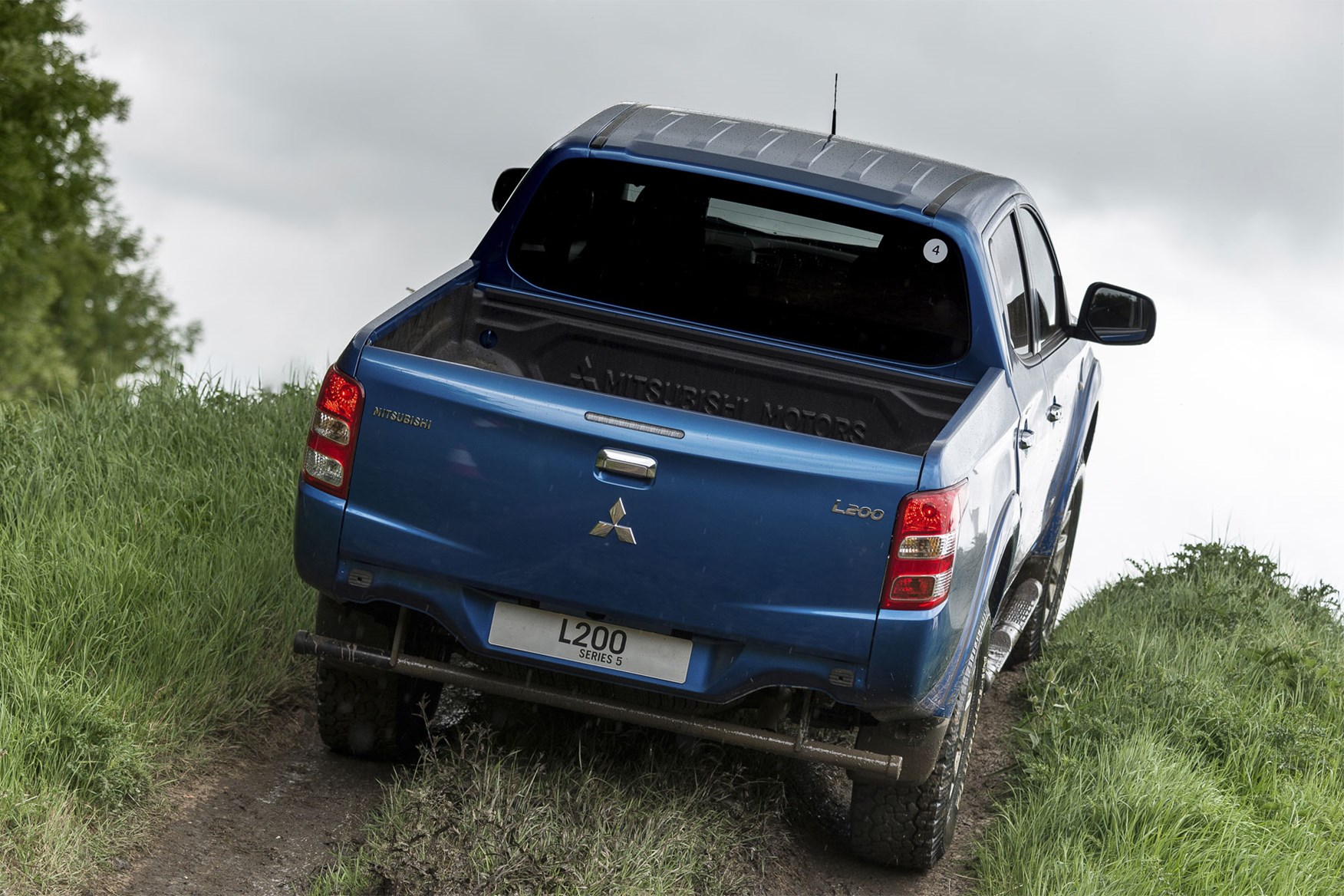 Mitsubishi L200 review, blue, driving off road, rear view