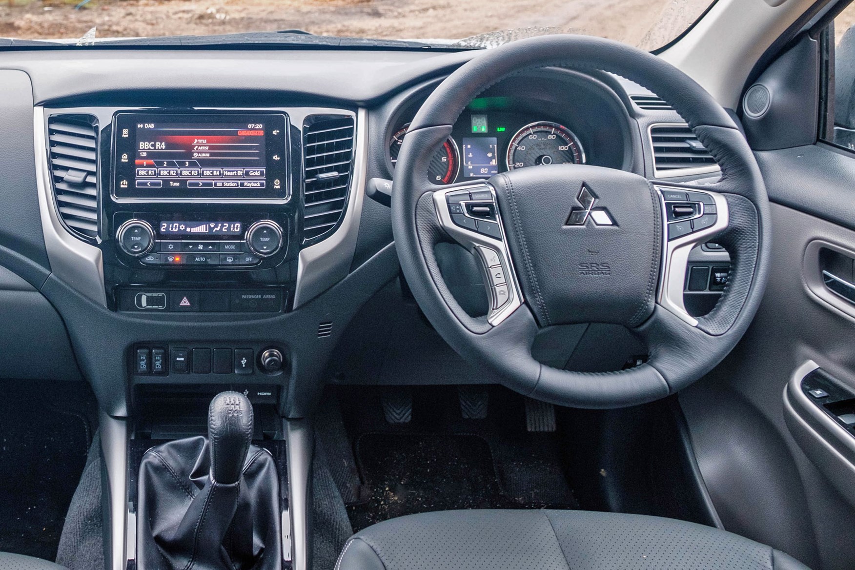 Mitsubishi L200, dashboard, cab interior, SDA multimedia infotainment system