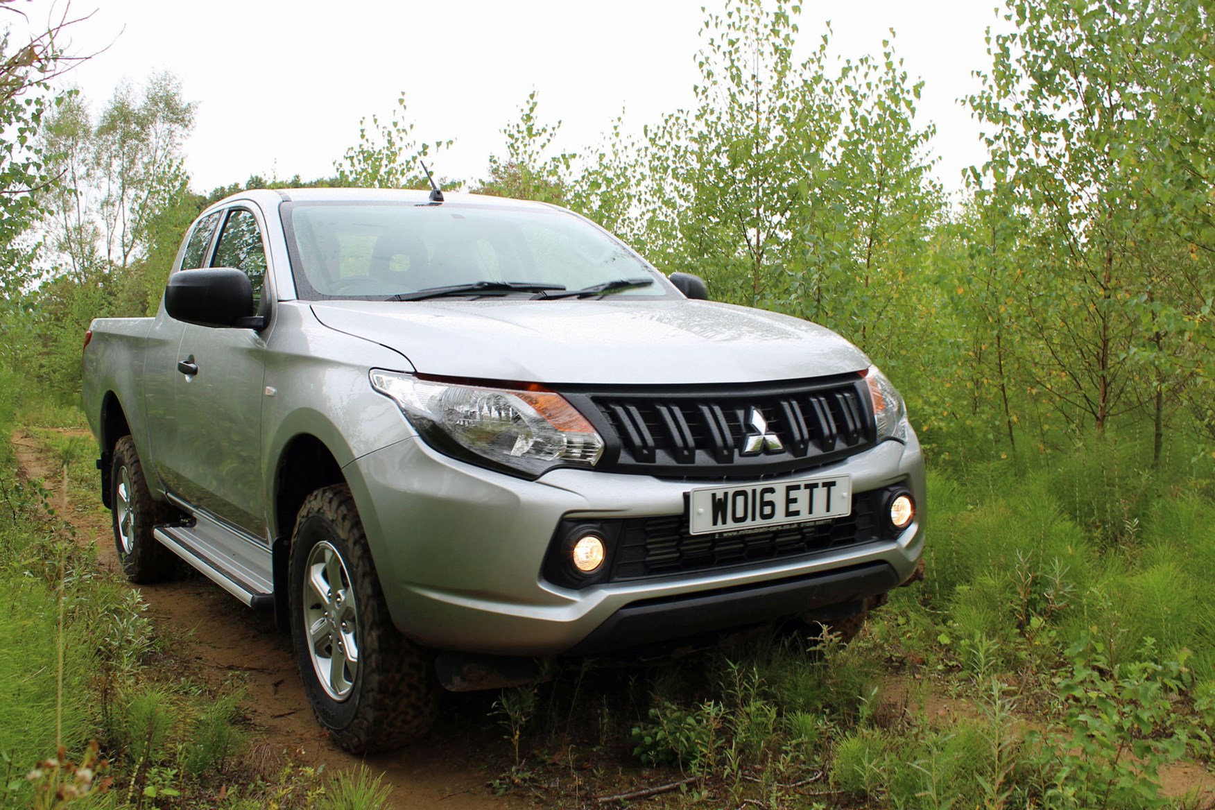 Mitsubishi L200 4Life Club Cab review - front view, driving off-road, silver