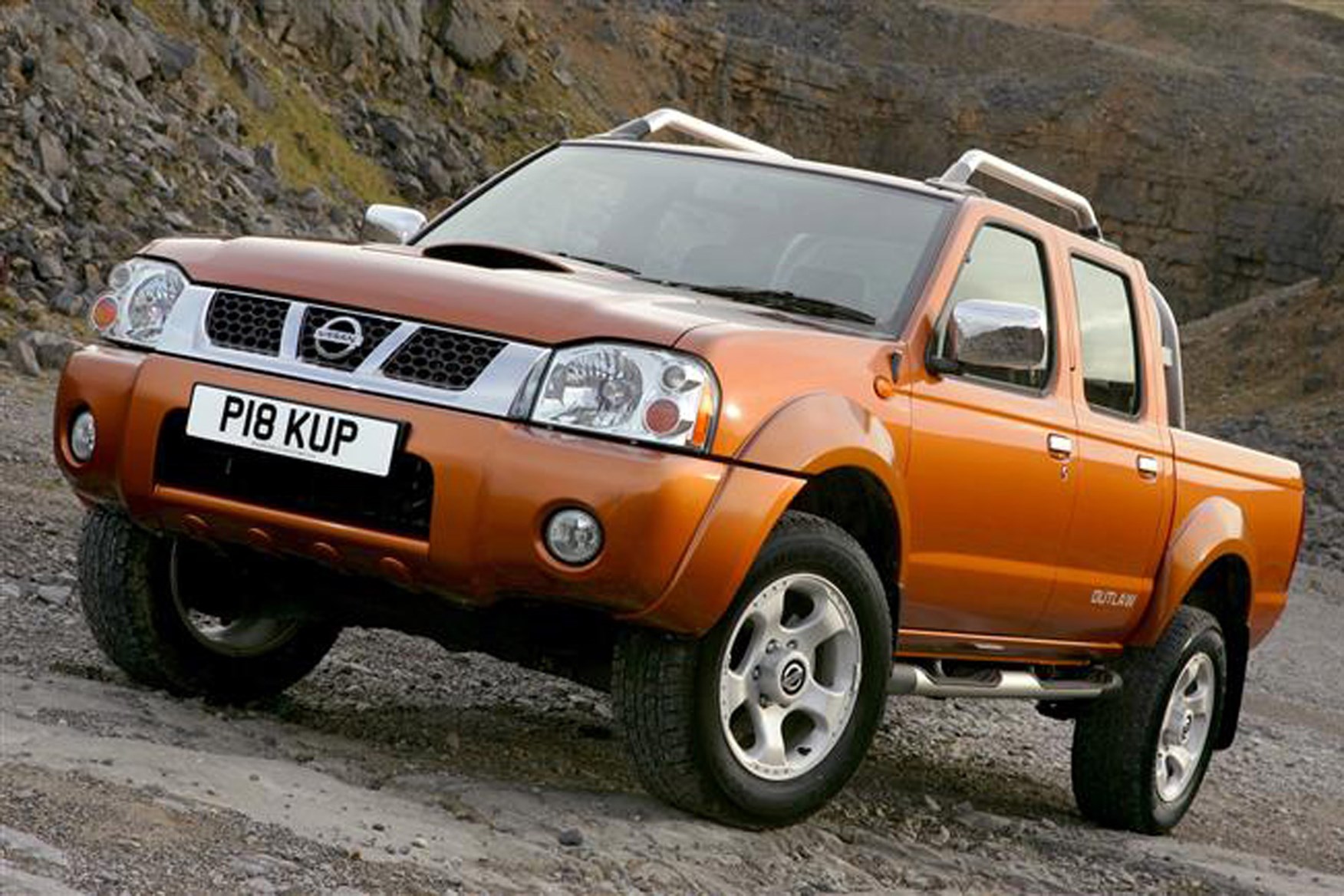 Nissan Navara 2001-2005 review on Parkers Vans - exterior 