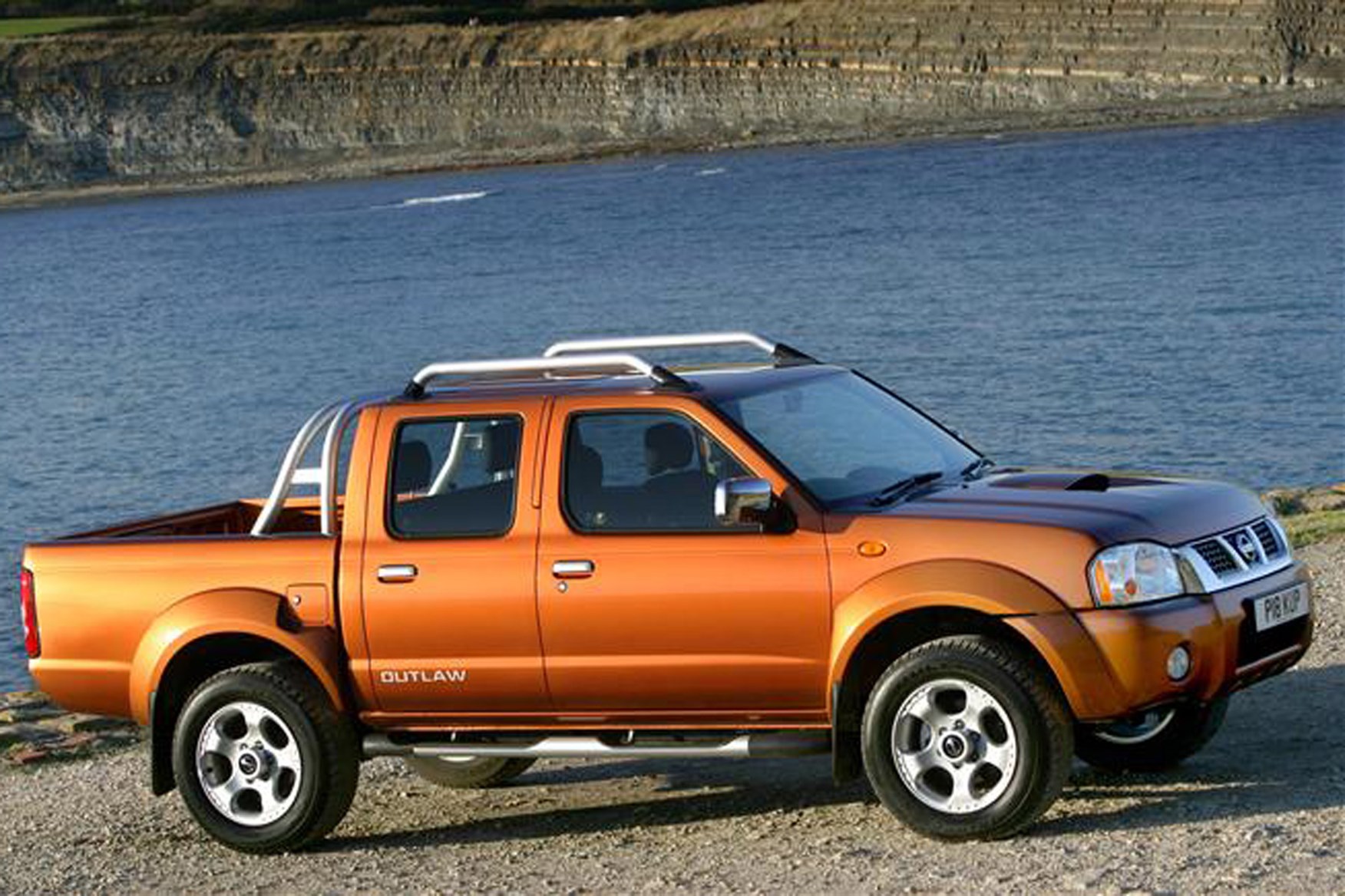Nissan Navara 2001-2005 review on Parkers Vans - side exterior 
