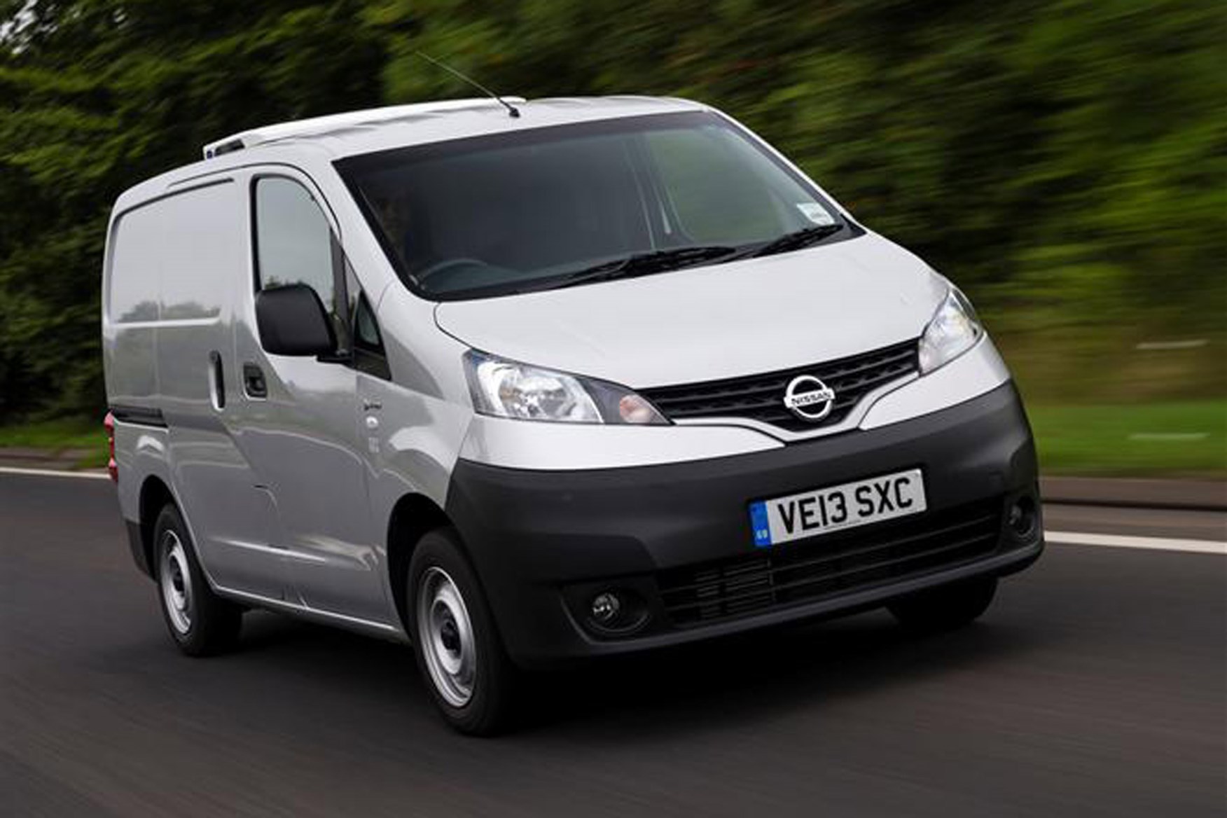Nissan NV200 full review on Parkers Vans - exterior