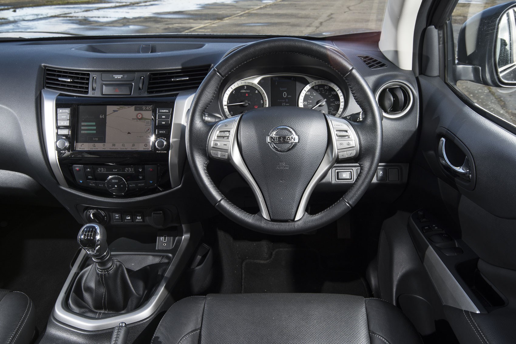 Nissan Navara review, 2019 update model, steering wheel and instruments