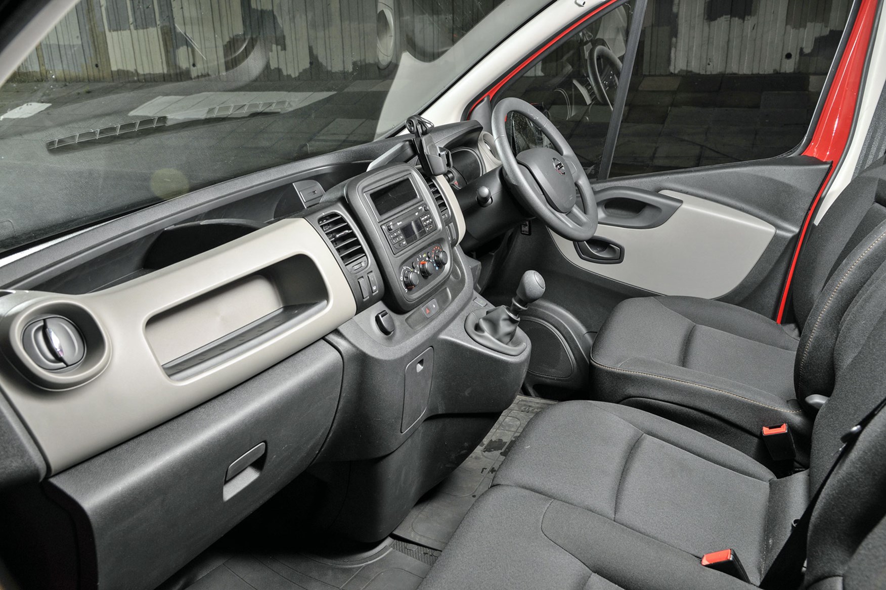 Nissan NV300 - cab interior, dashboard, steering wheel, 2017