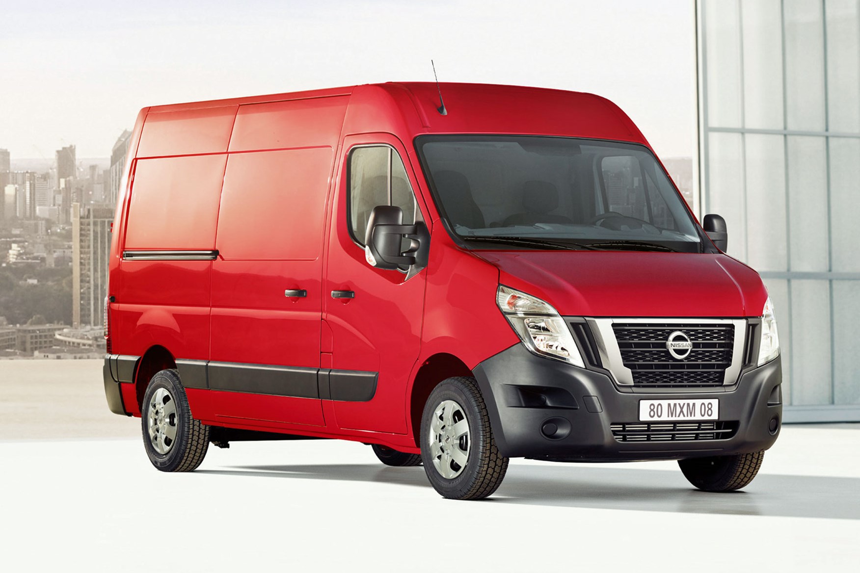 Nissan NV400 review - red, front view, 2019 model
