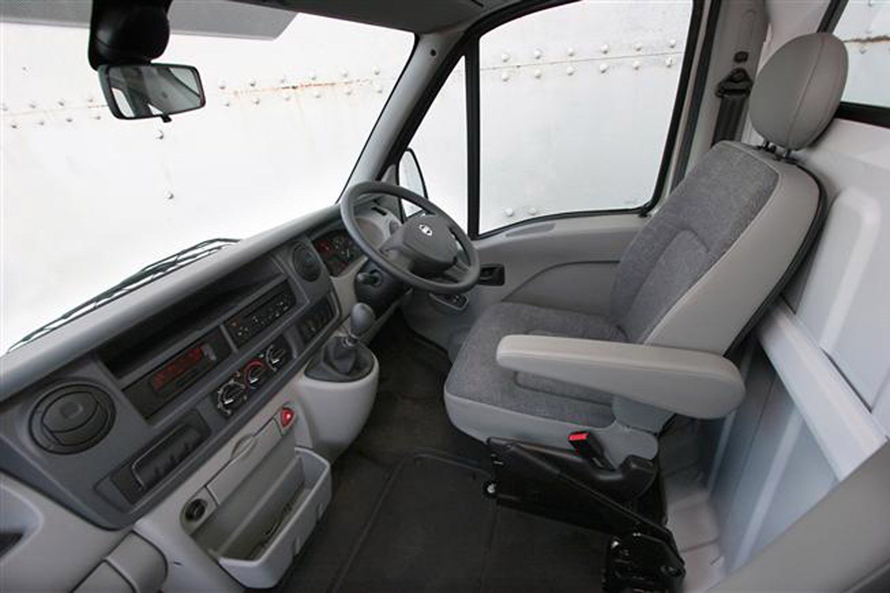 Nissan Interstar 2003-2011 review on Parkers Vans - interior, cabin