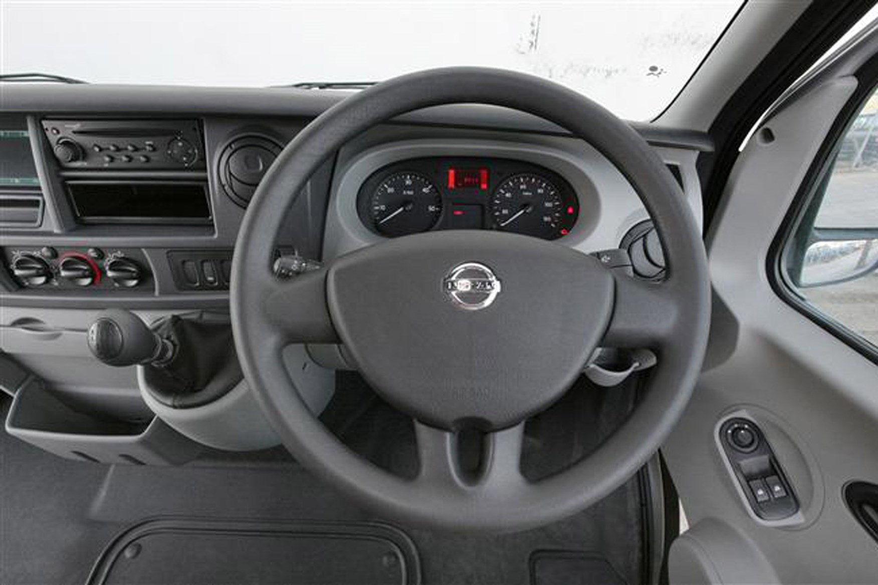 Nissan Interstar 2003-2011 review on Parkers Vans - cabin detail