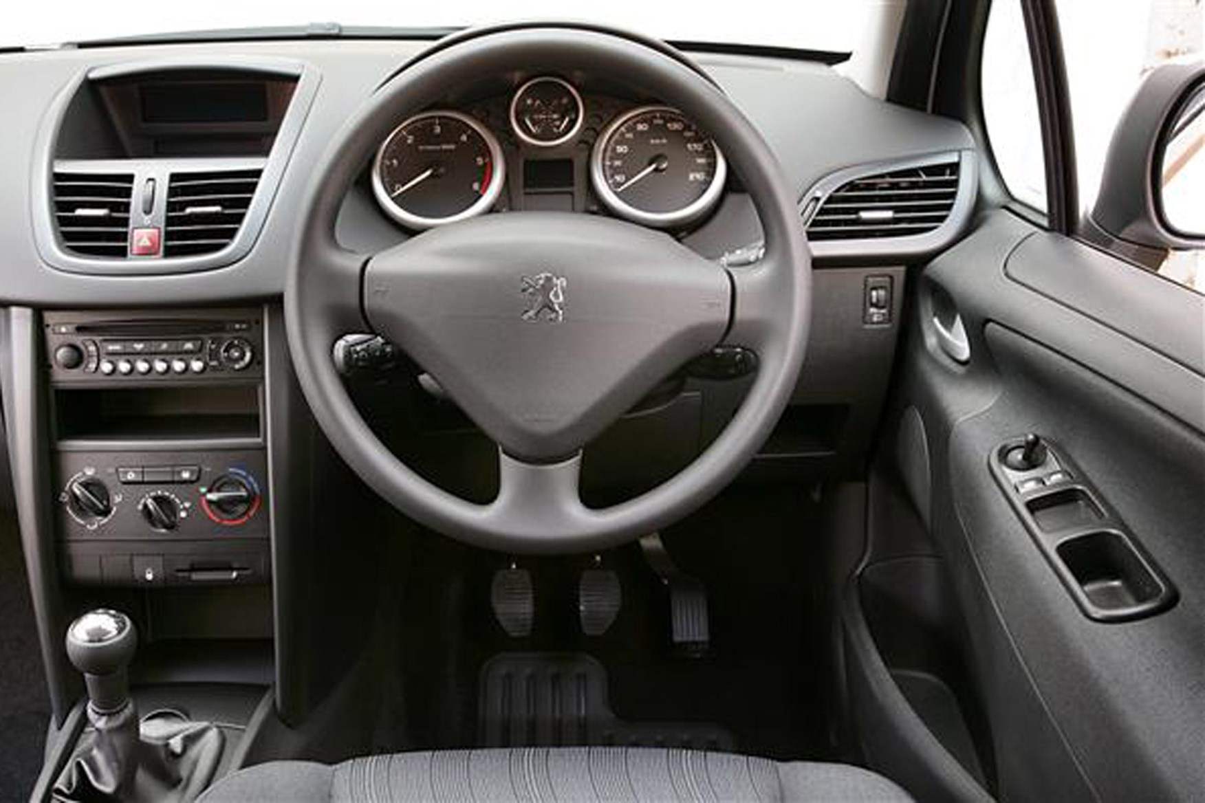 Peugeot 207 Van review on Parkers Vans - in the driver's seat