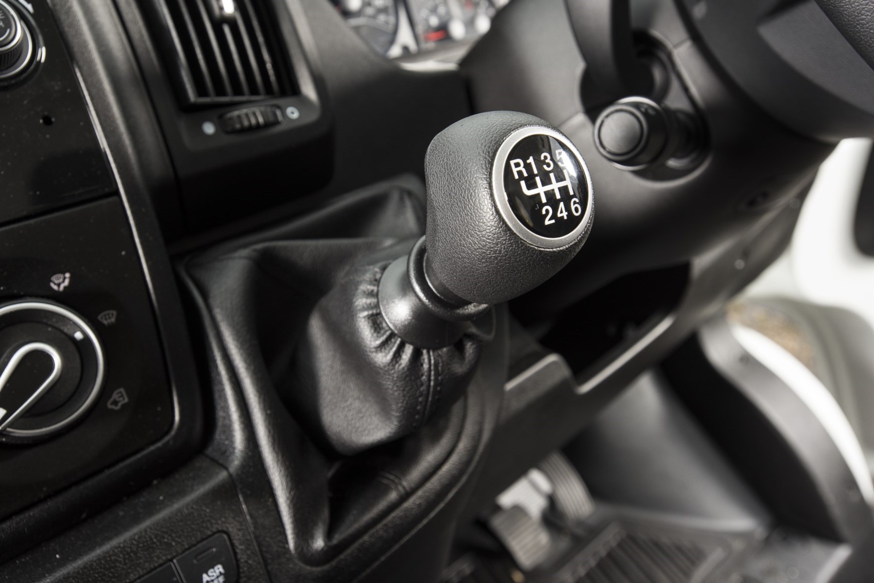 2019 Peugeot Boxer gearshift