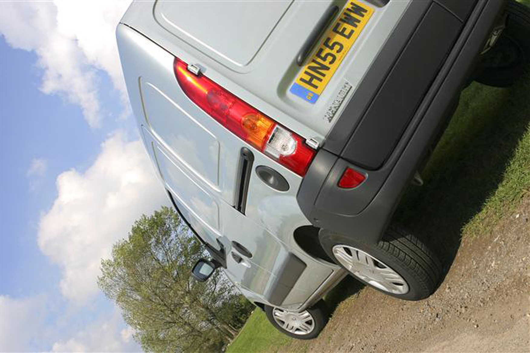Renault Kangoo review on Parkers Vans - rear exterior