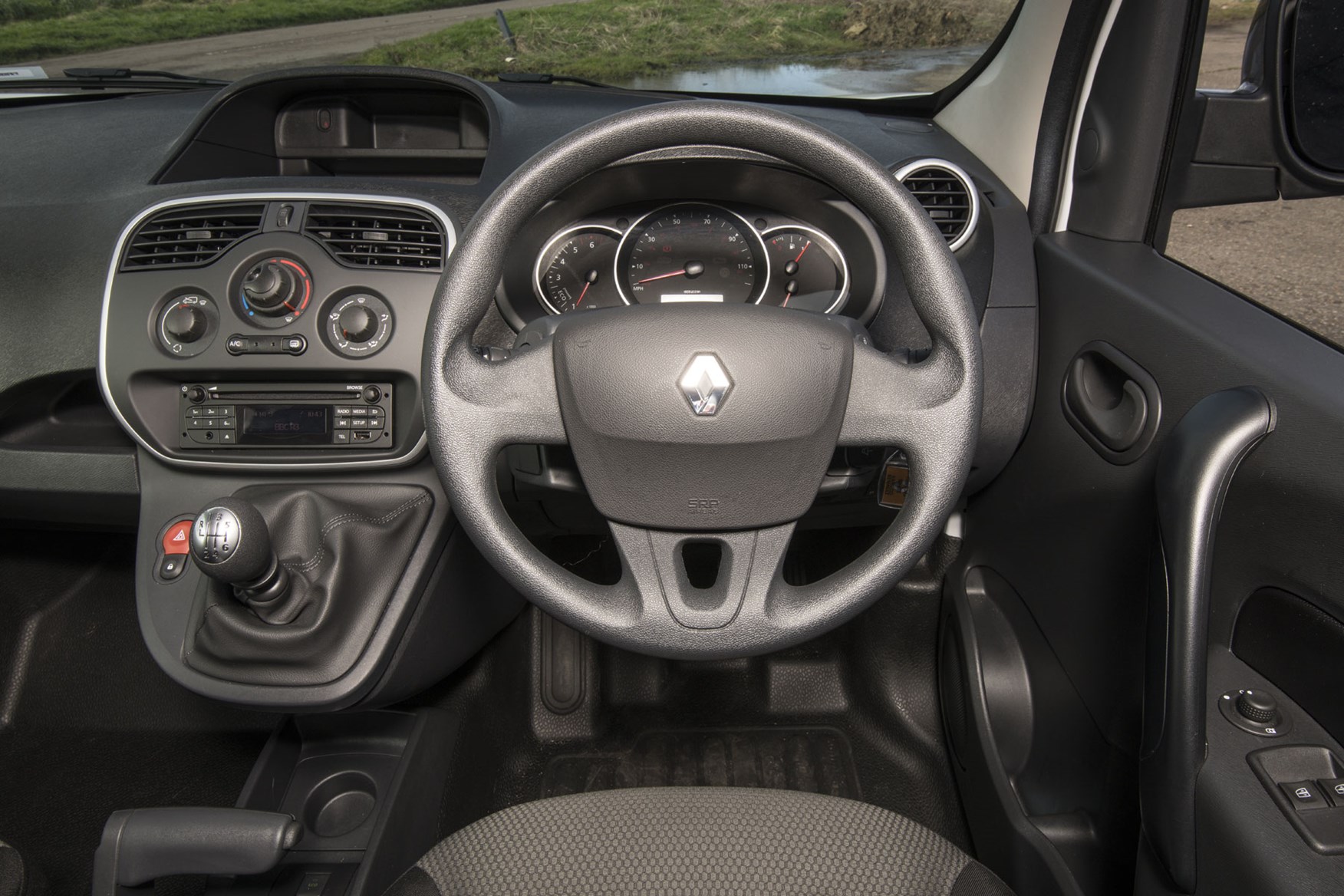 Renault Kangoo van review - steering wheel, instrument cluster, gearbox