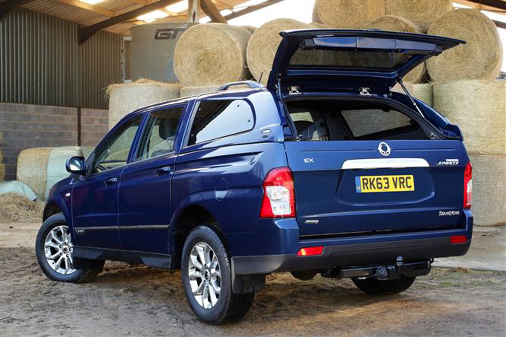 SsangYong Korando Sports review on Parkers Vans - load area access