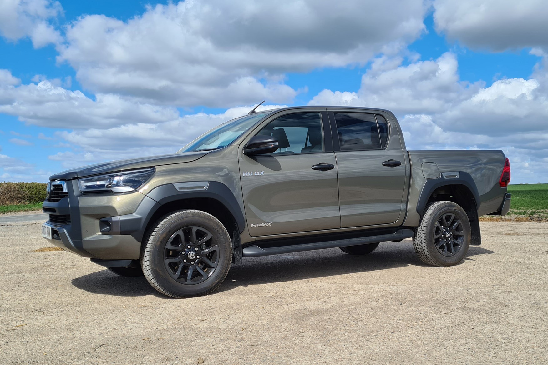 Toyota Hilux Invincible X 2.8D manual review - front, green