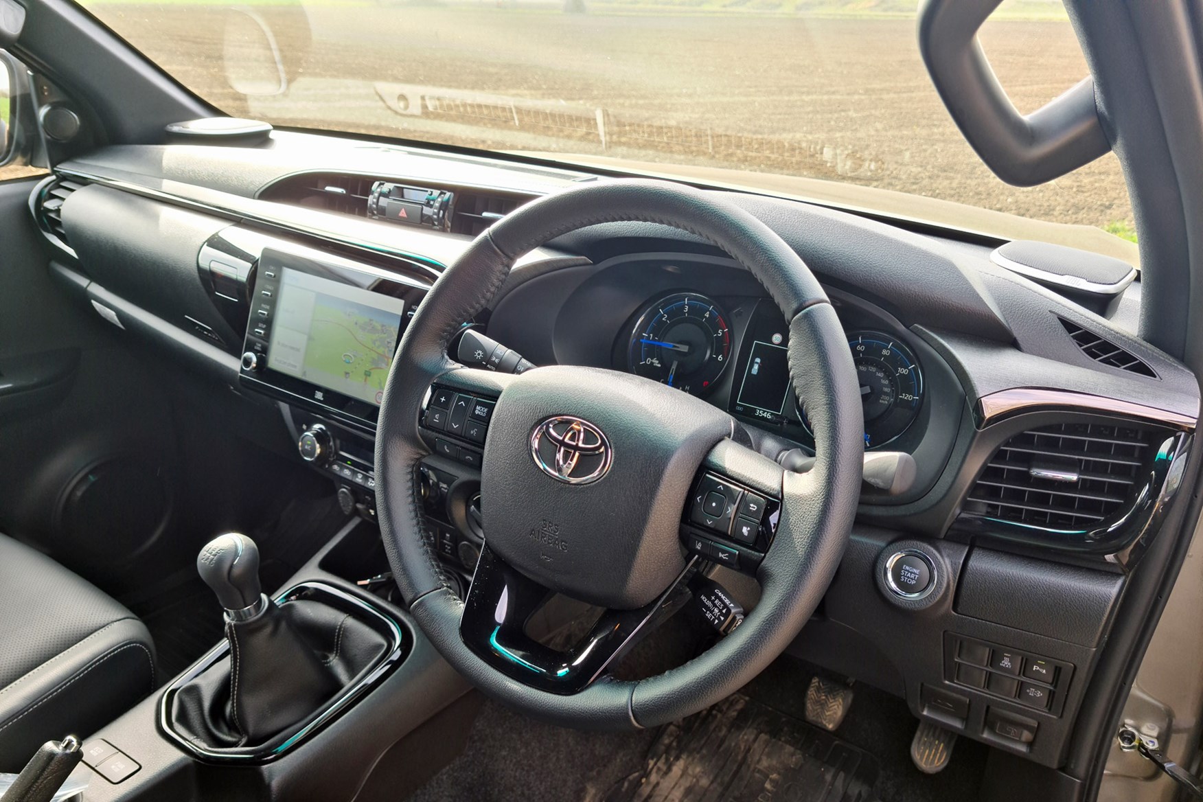 Toyota Hilux Invincible X 2.8D manual review - cab interior, dashboard, sat-nav, Toyota Touch 2 infotainment
