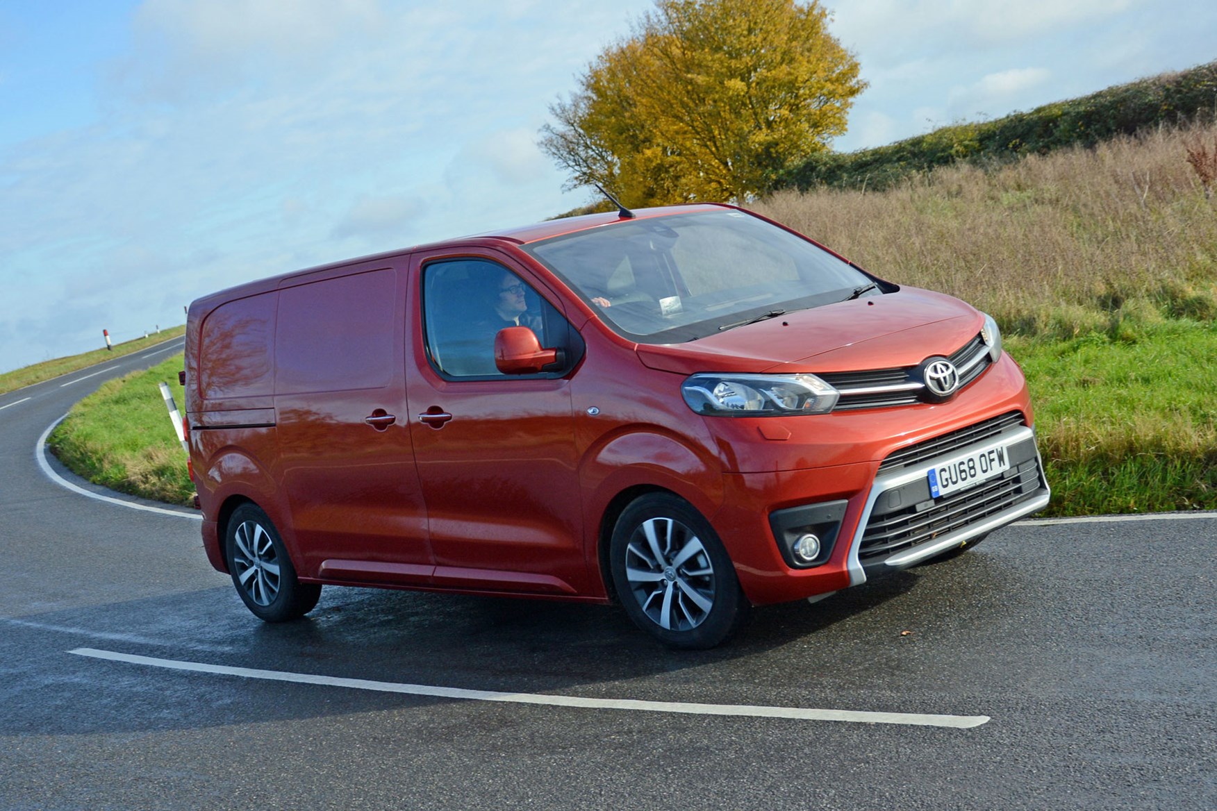 Toyota Proace automatic review - side view, orange, driving, 2019
