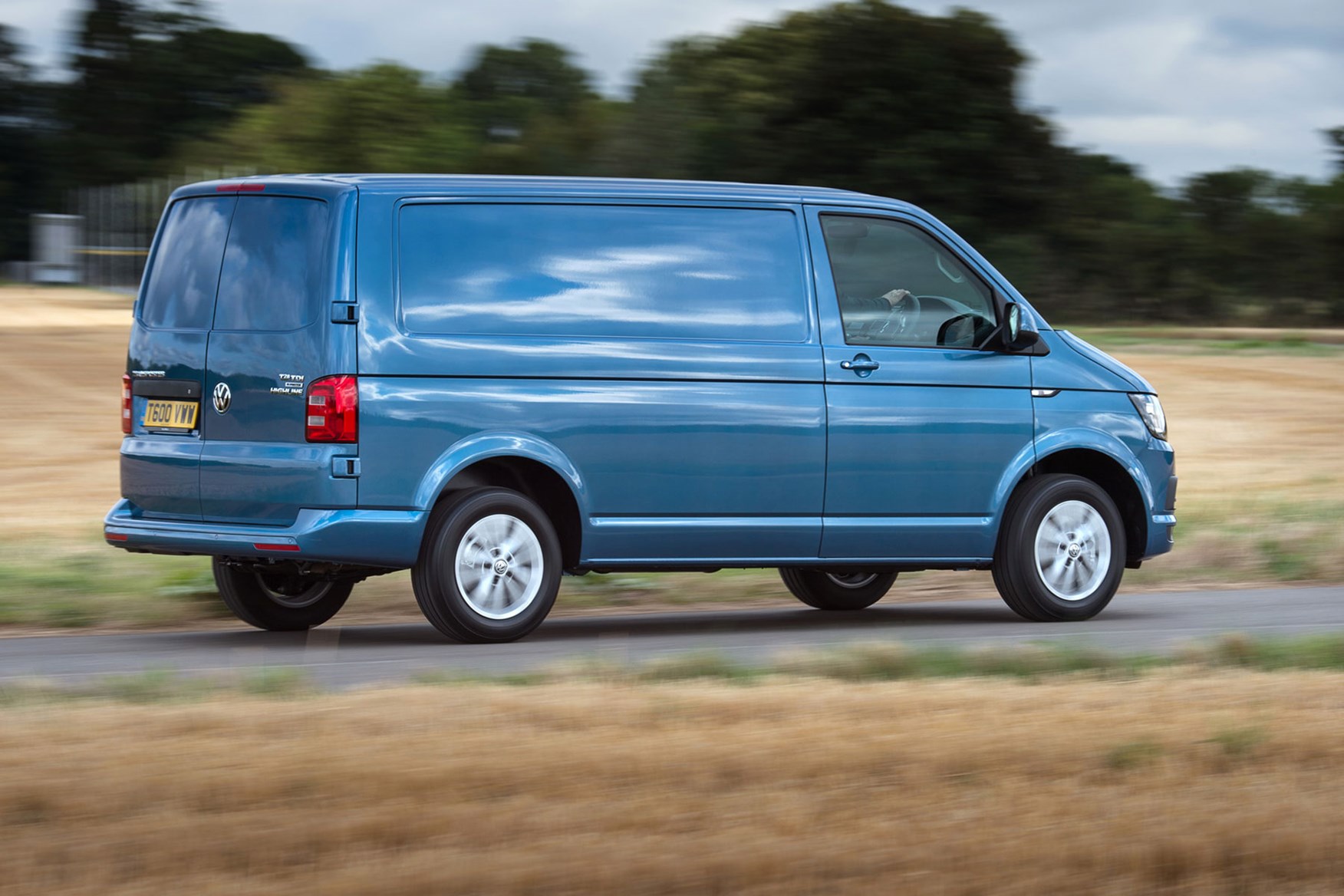 VW Transporter (2015-on) driving