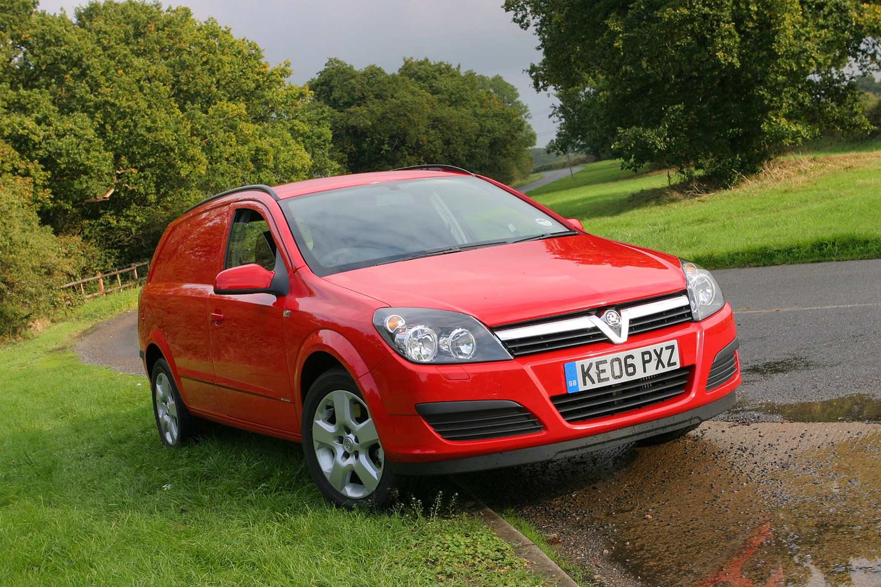 Vauxhall Astra review on Parkers Vans - front