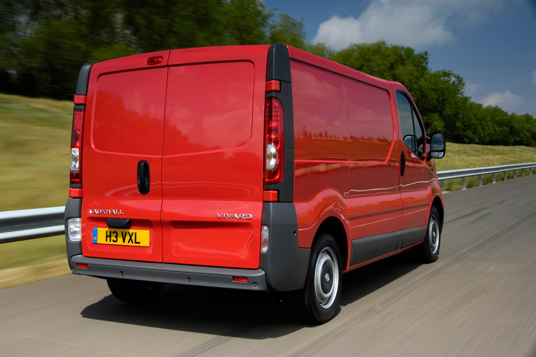 Vauxhall Vivaro review on Parkers Vans - rear