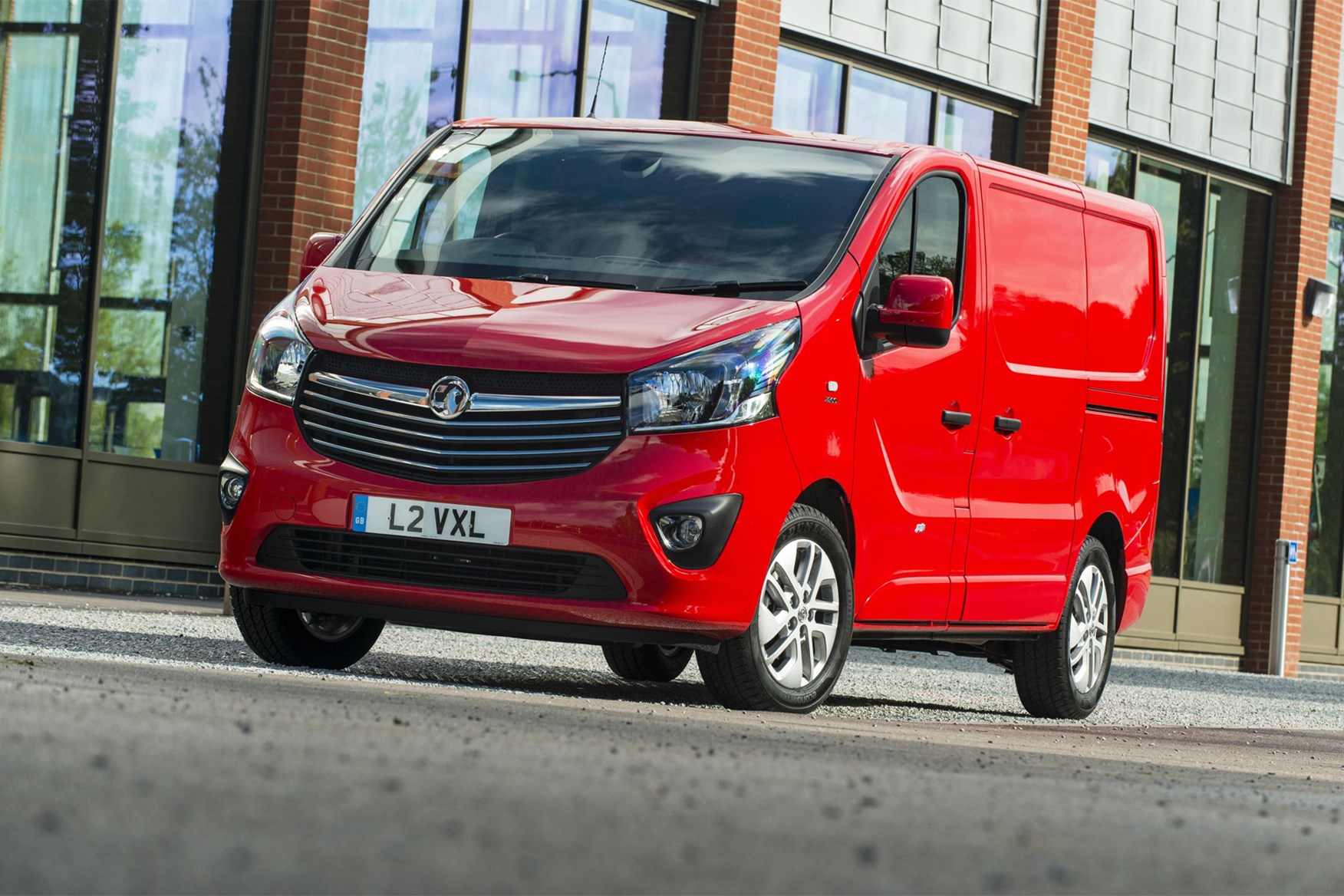Vauxhall Vivaro review - front view, red