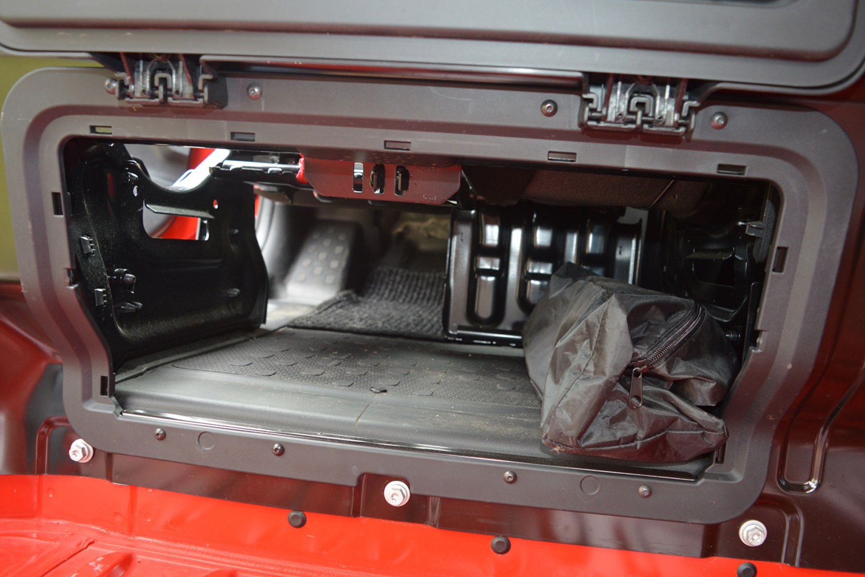 Vauxhall Vivaro Sportive EU5 review - bulkhead load-through hatch