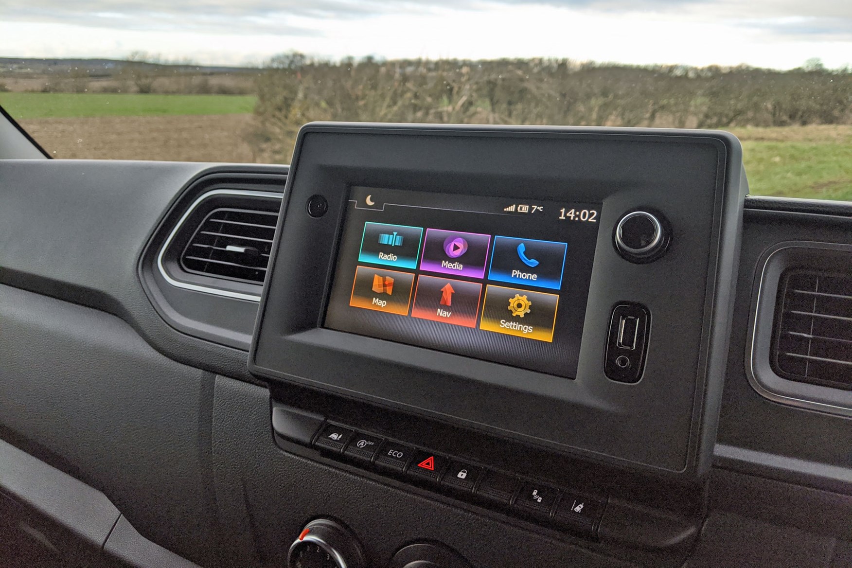 Vauxhall Movano 150hp FWD review - infotainment system, 2020