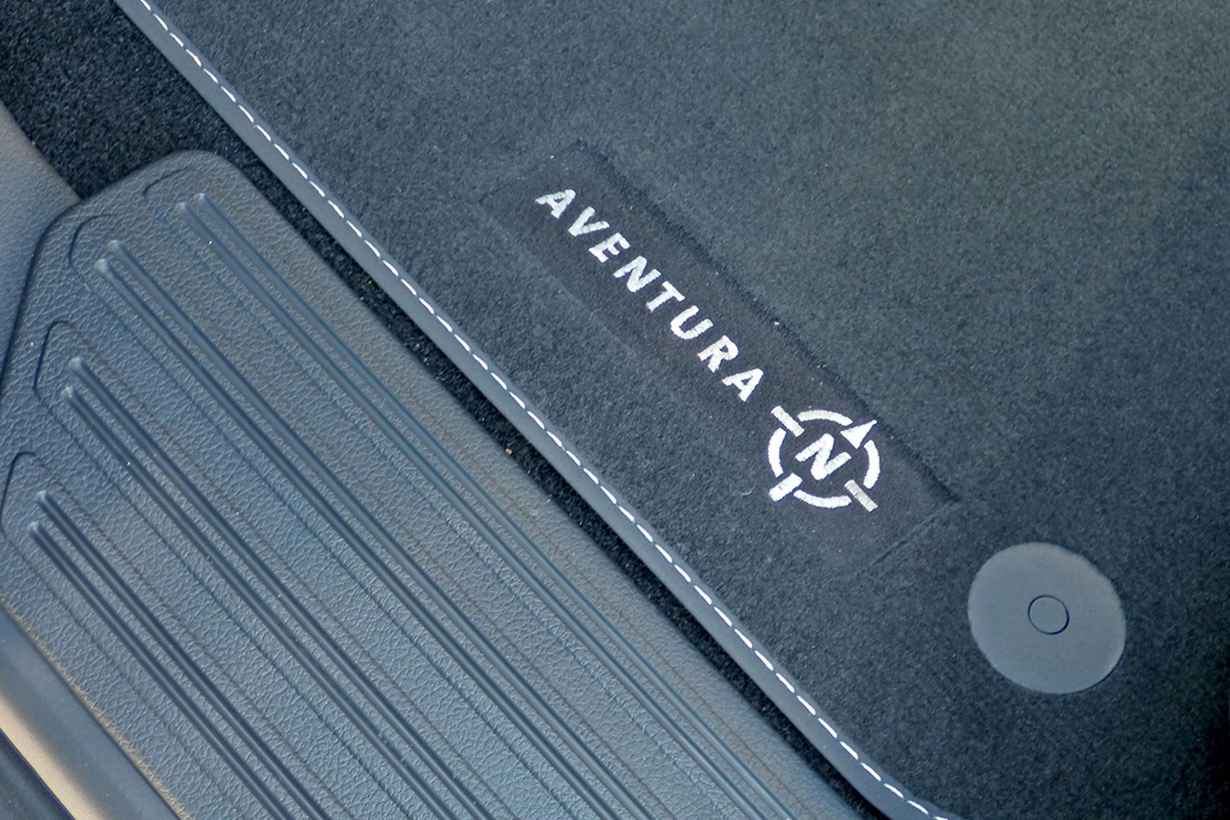 VW Amarok V6 Aventura 258hp review - bespoke floor mats