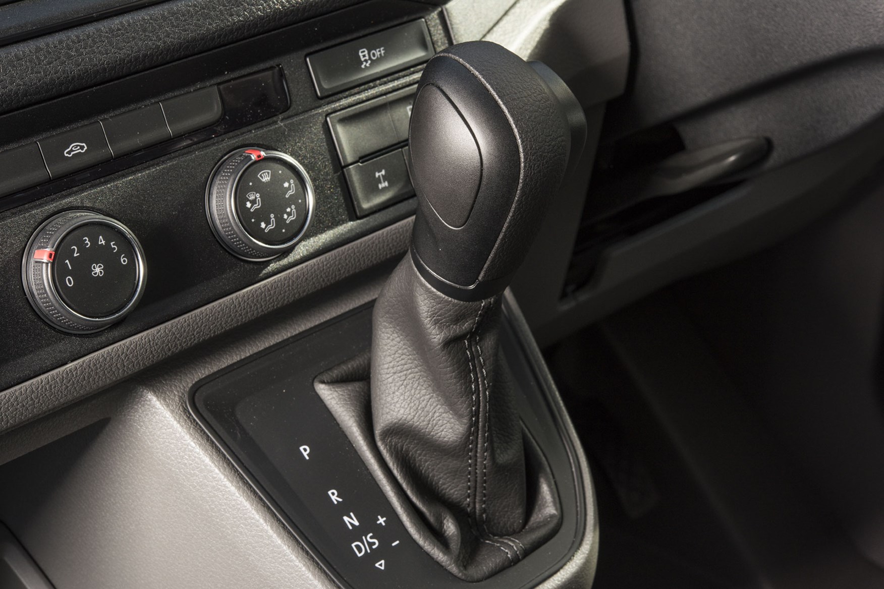 VW Crafter 4Motion review - eight-speed automatic gear selector