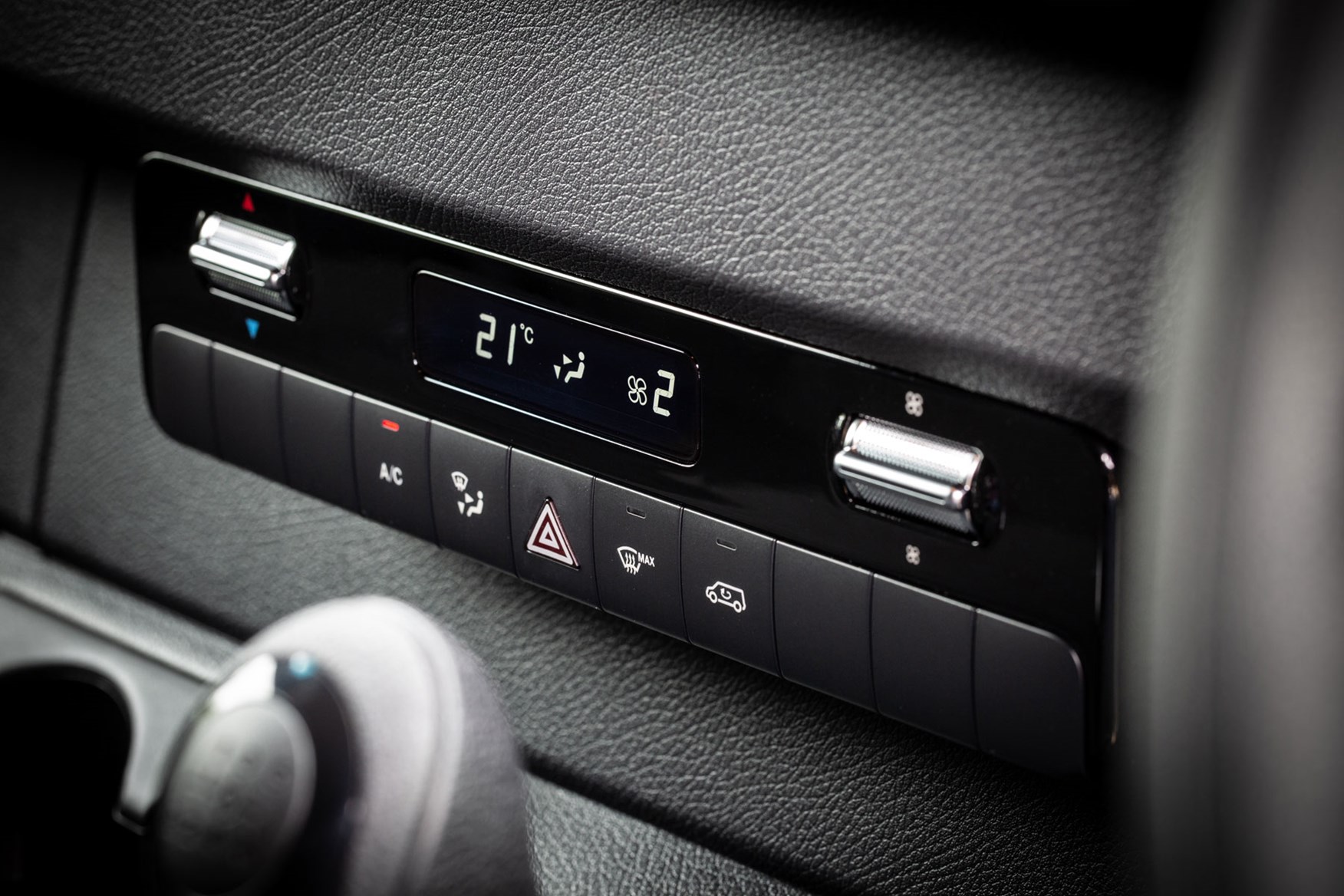 Mercedes Sprinter (2018-on) air-conditioning controls